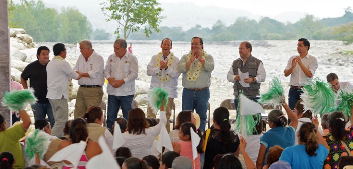 Entregan Javier Duarte y David Korenfeld obras de reconstrucción y desazolve en Misantla