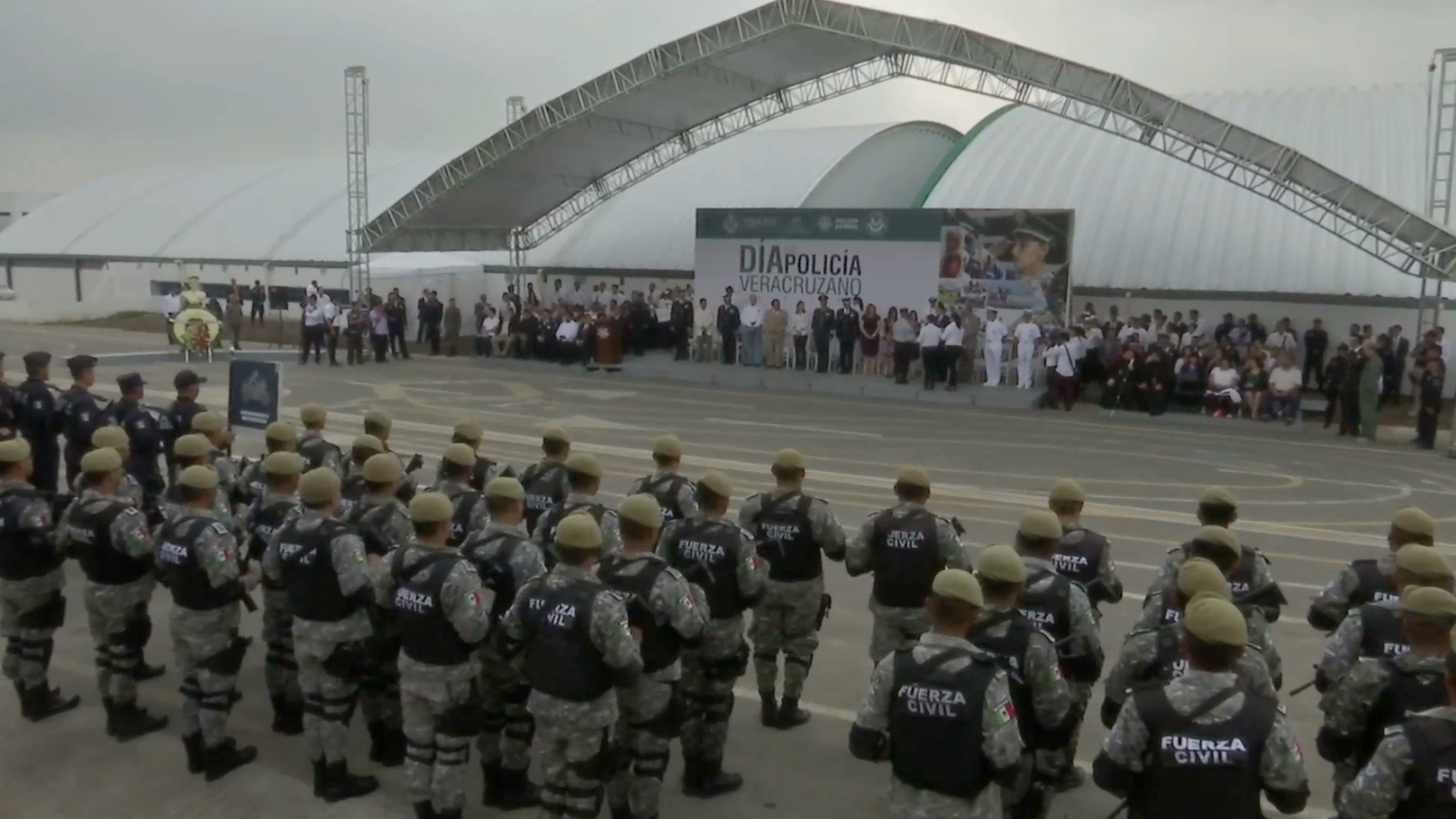 Veracruz reconoce a los policías en su día