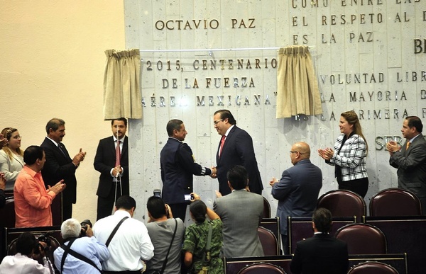 Congreso de Veracruz reconoce a la Fuerza Aérea Mexicana con letras de oro