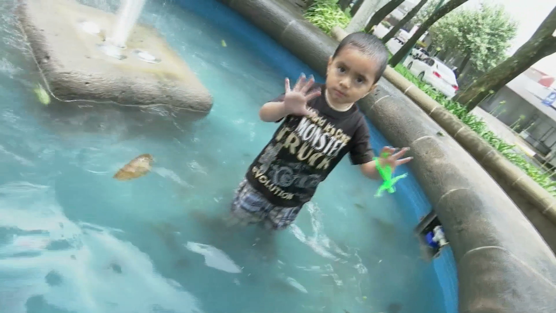 Xalapeños se refrescan en balnearios y parques por intenso calor