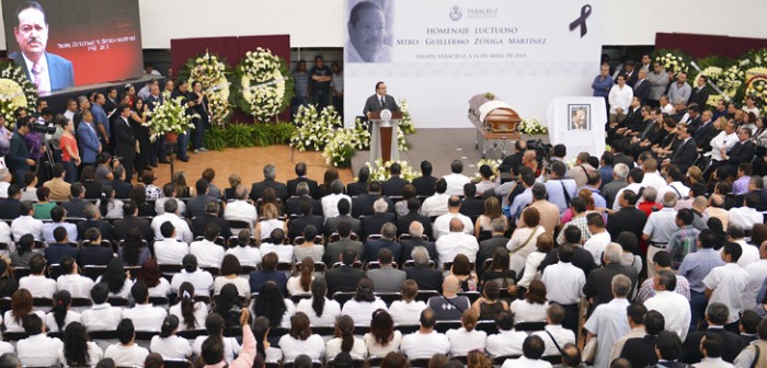 Pueblo y Gobierno recuerdan al maestro Guillermo Zúñiga, en homenaje luctuoso