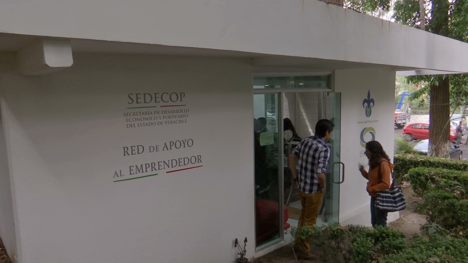 Instala SAT módulo de atención electrónico en la Facultad de Contaduría de la UV