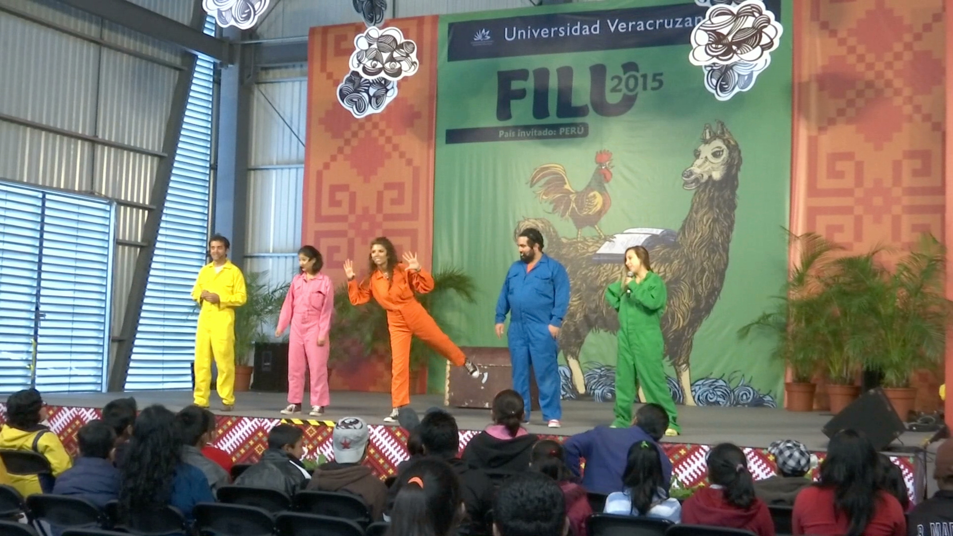 Perú dedicó teatro a los niños en la FILU