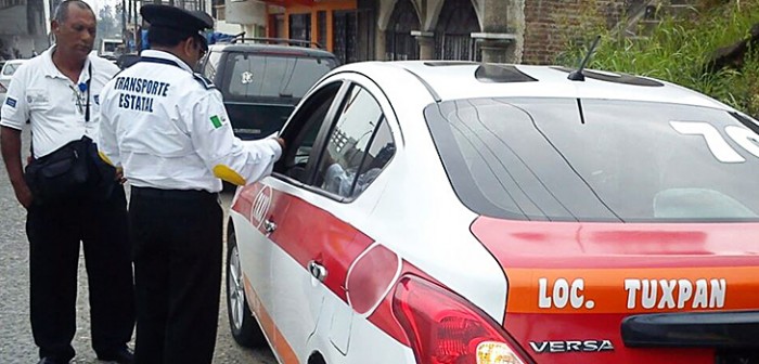 Retira Transporte del Estado mallas y polarizados de taxis, en la zona norte