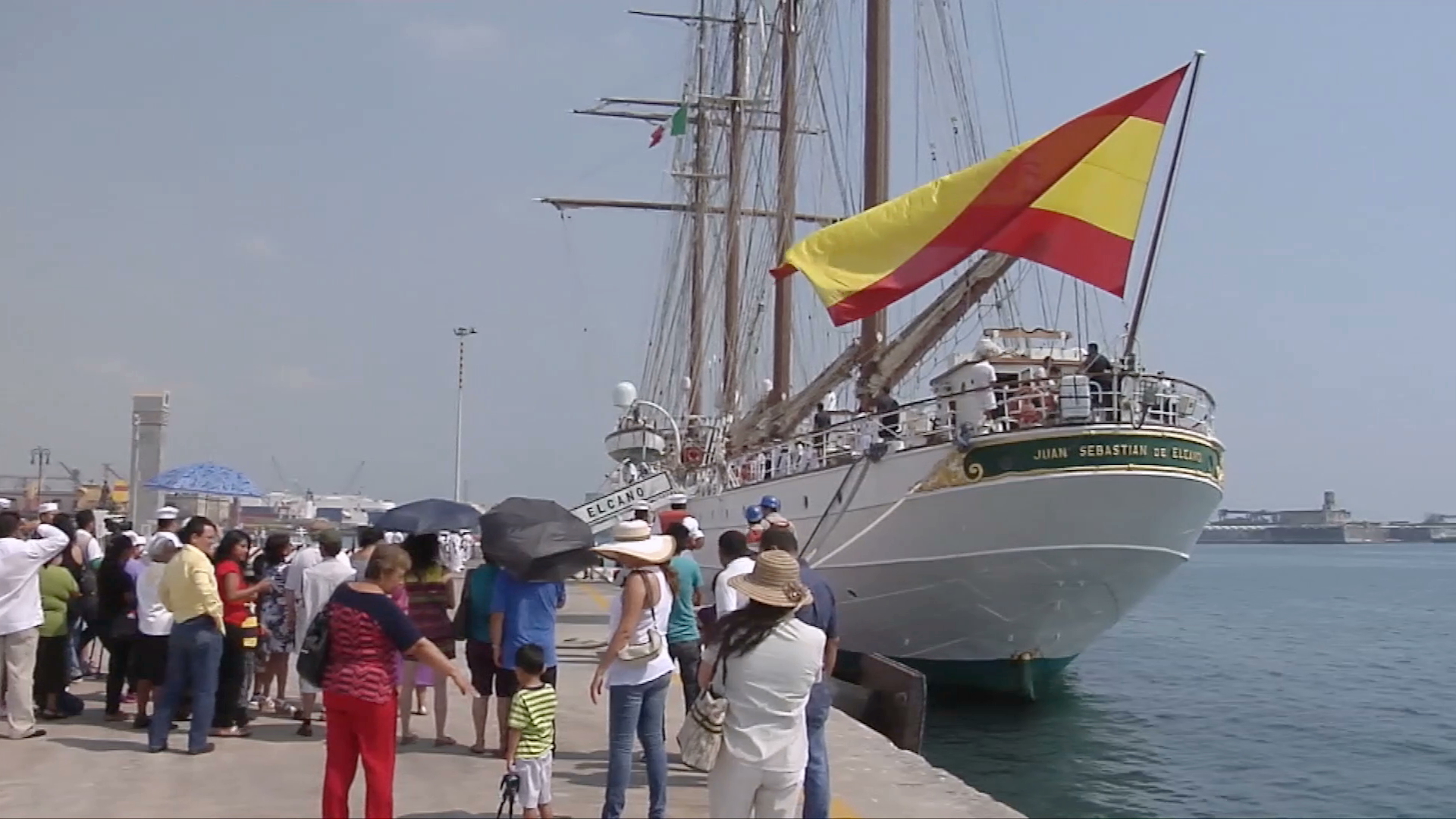 Entre historias de amor se despide de Veracruz el Buque Escuela Juan Sebastián de Elcano