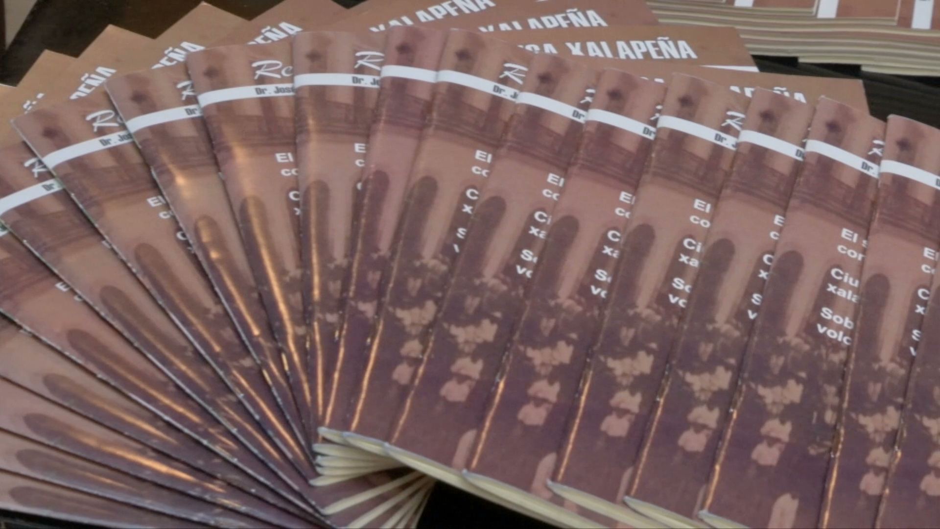 Presenta José Zaydén Domínguez el quinto número de “Crónica xalapeña”