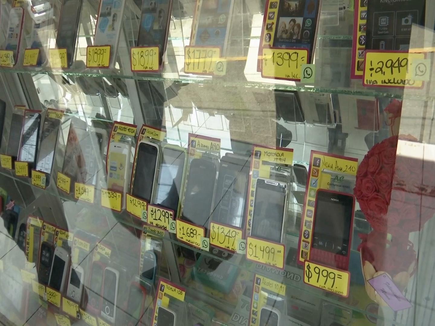 Cambian los regalos para mamá; muchas recibieron celulares en su día