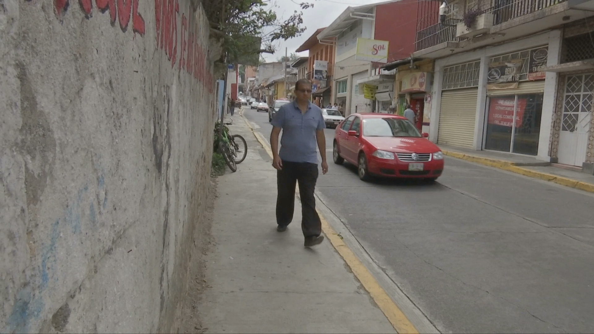 Vecinos de calle Úrsulo Galván rechazan ampliación de banquetas