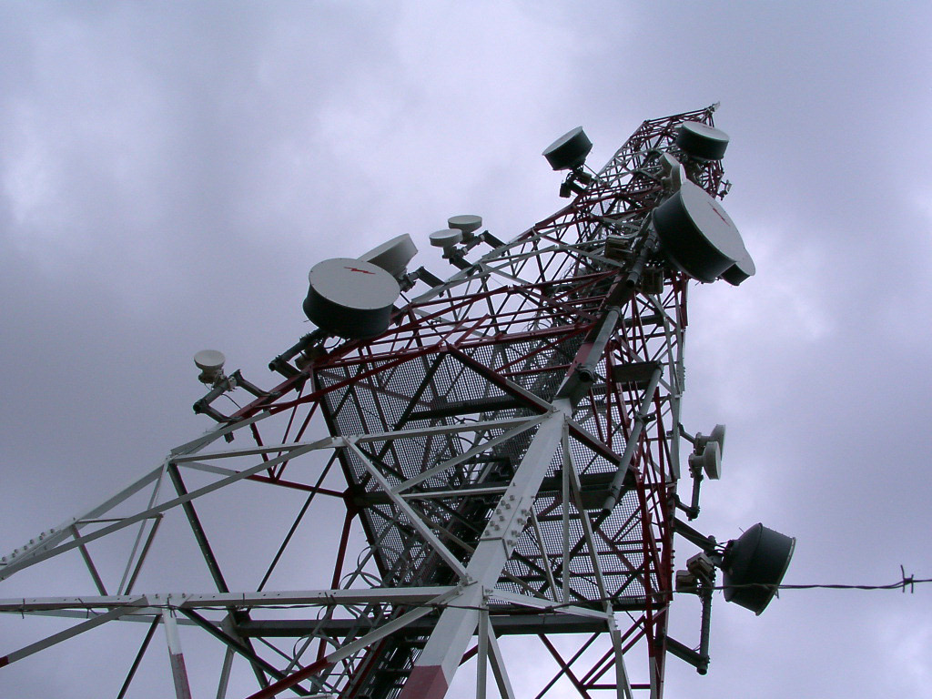 No hay permisos para instalar antenas de celular en Xalapa: Américo Zúñiga