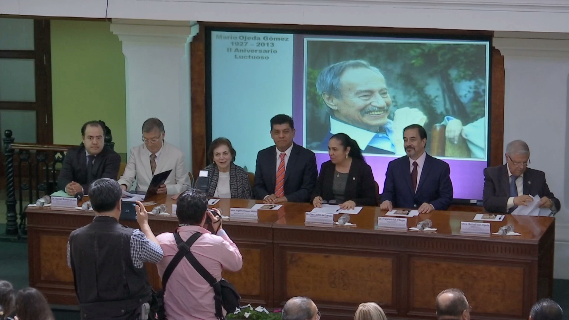 Reconocen al politólogo  Mario Ojeda Gómez