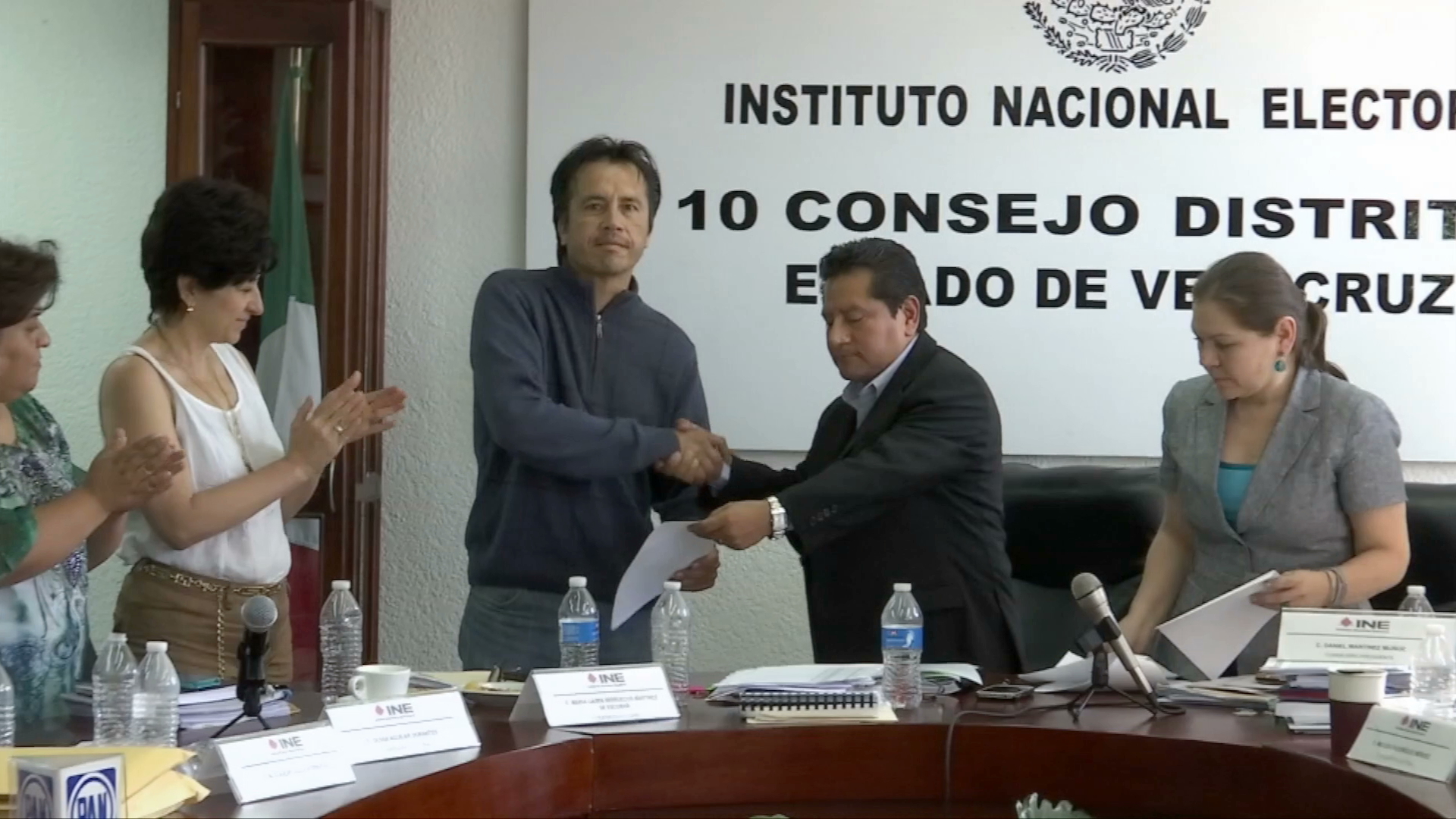 Entregan constancia de mayoría a diputado electo en Xalapa