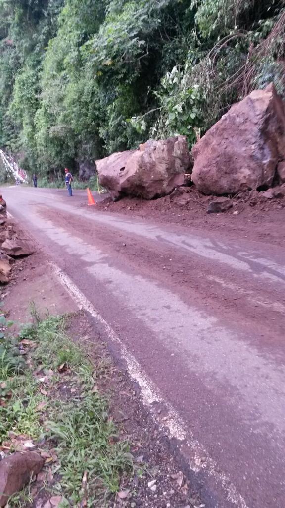 Continúan limpieza en carretera Xalapa-Coatepec; recomiendan circular con precaución