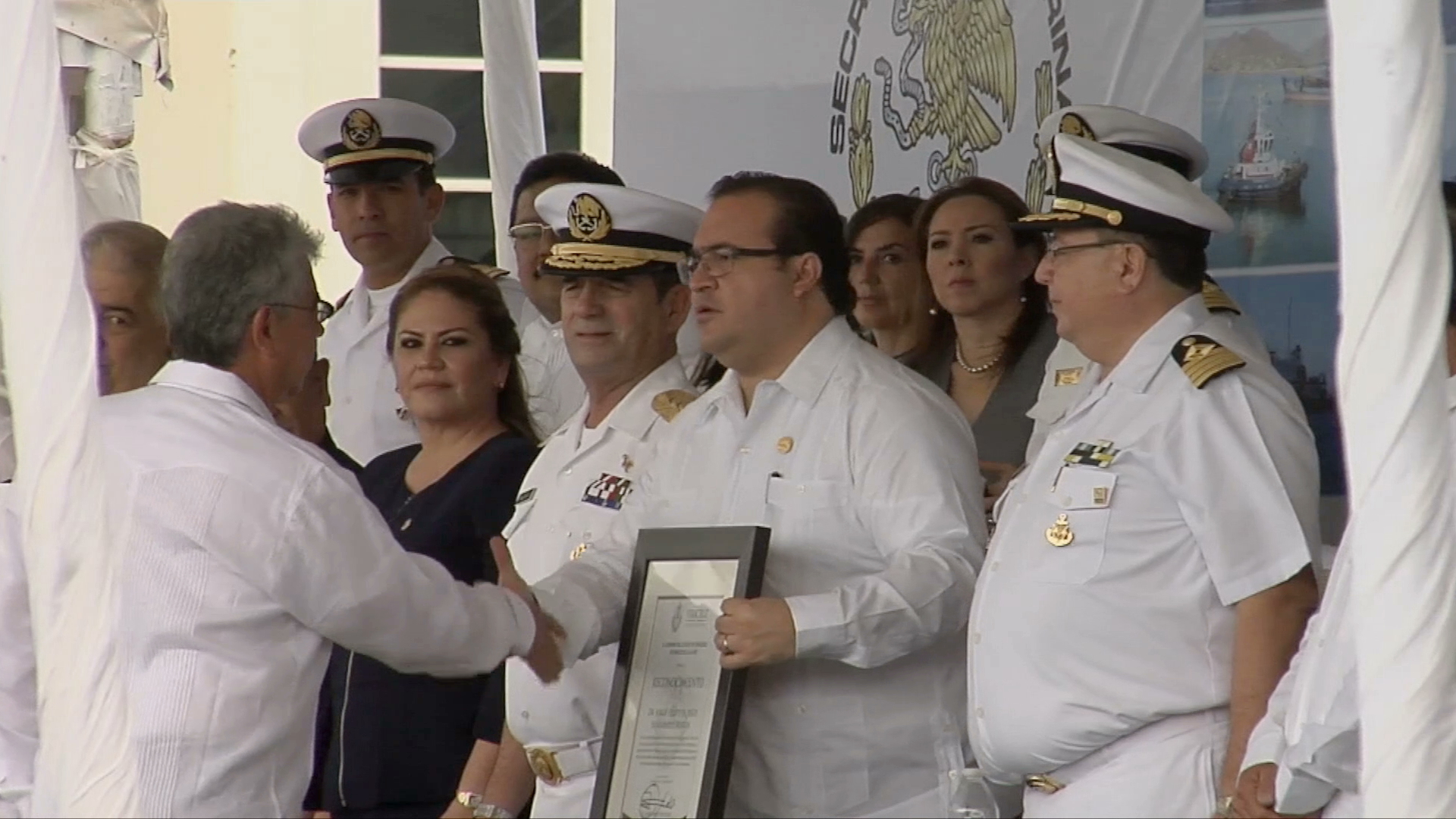 Condecora Gobierno de Veracruz a la Marina Armada de México