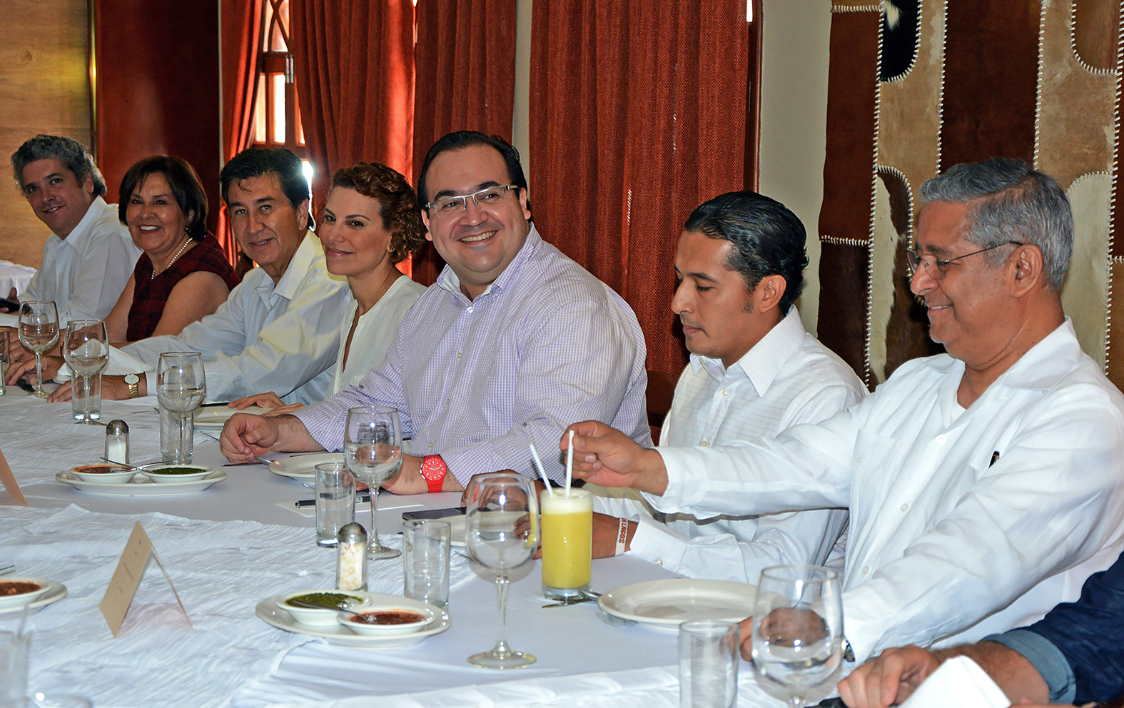 Se reúne el gobernador Javier Duarte con diputados electos