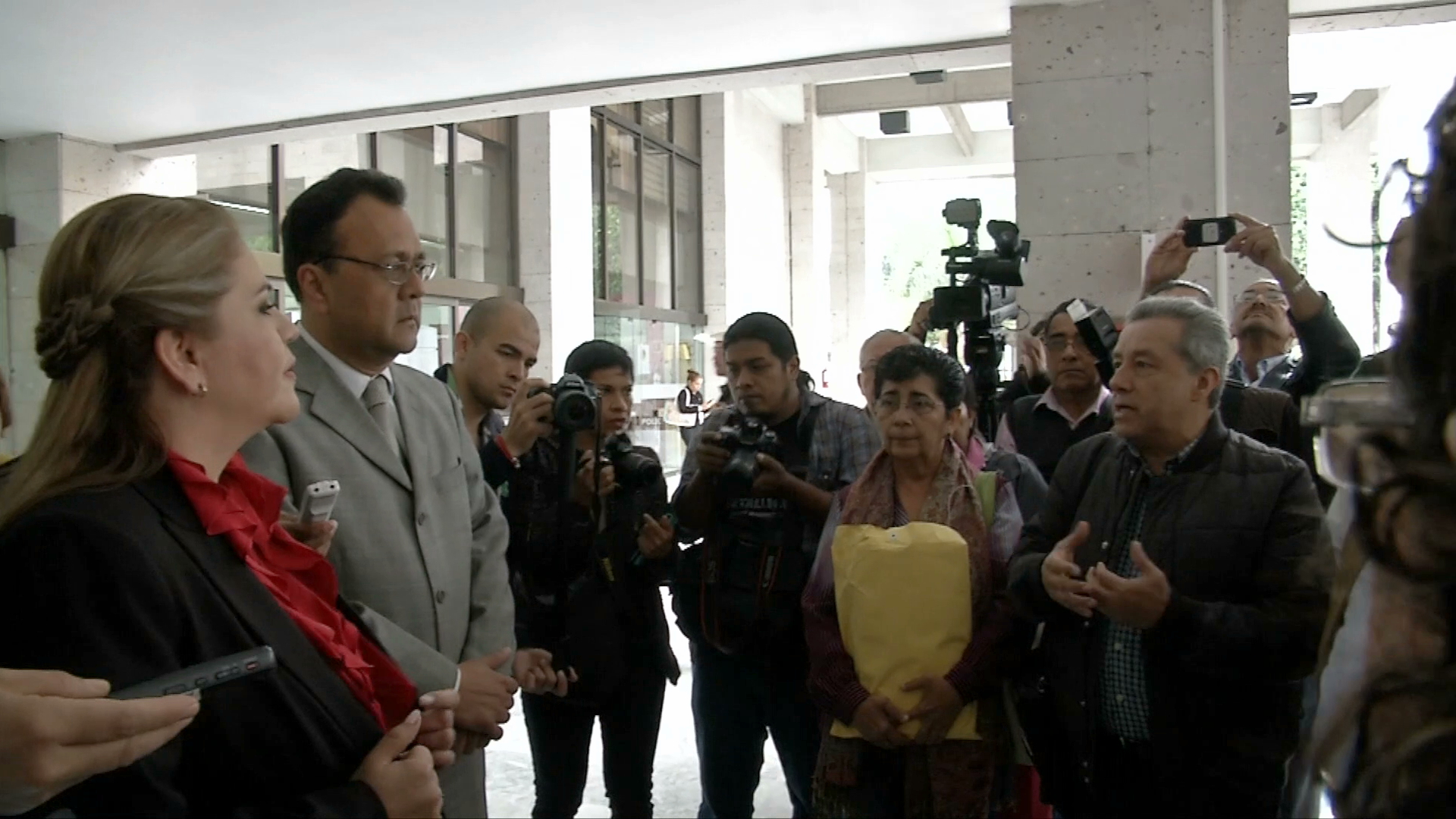 Entregan al Congreso iniciativa de reforma integral a la Ley del IPE