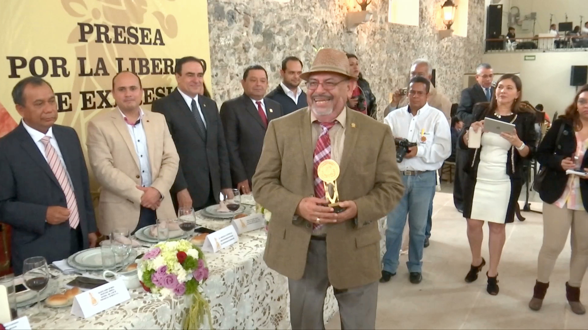 Reconoce el Club de Periodistas trayectoria de Luciano Constantino