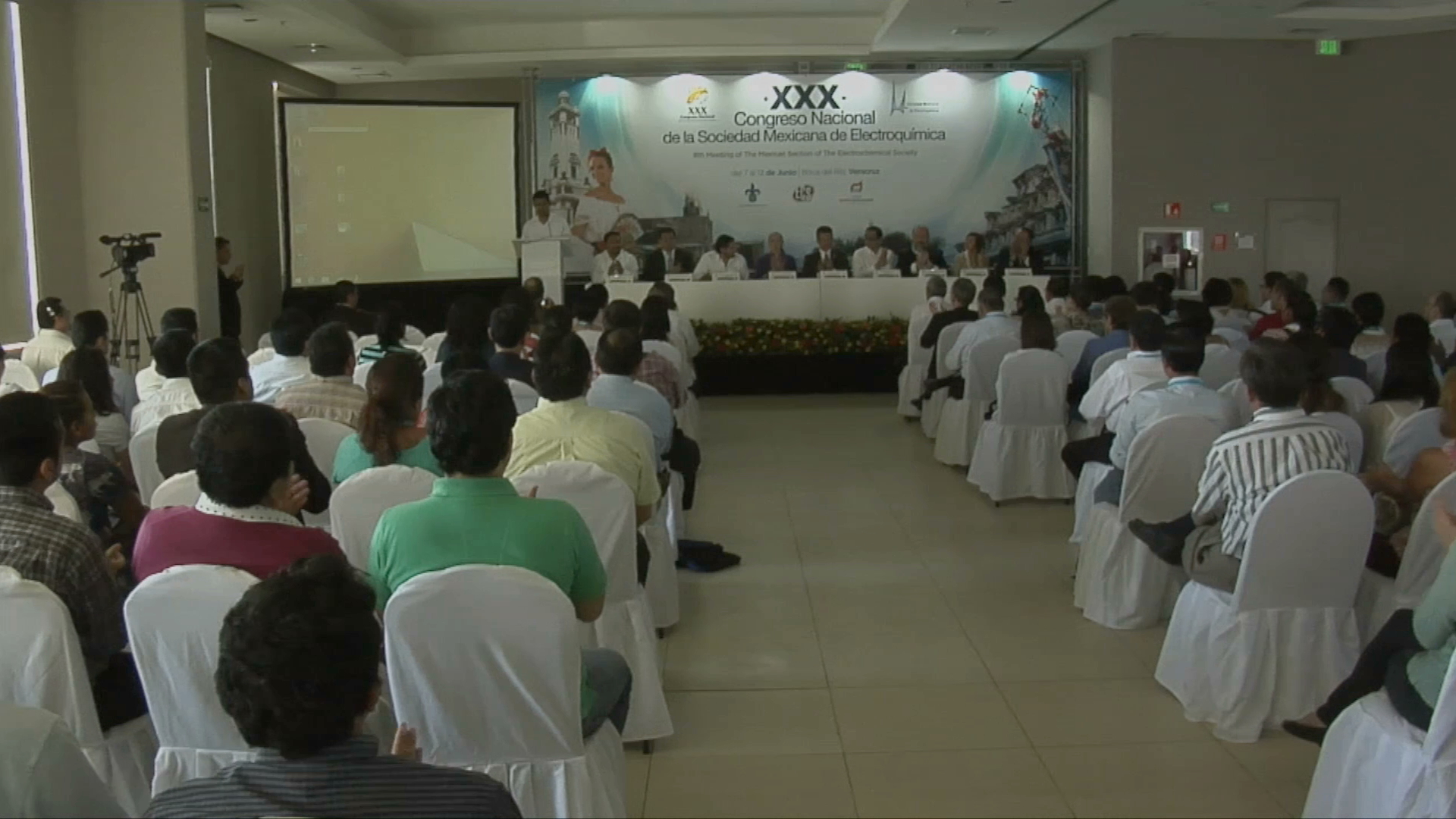 Comunidad científica del país comparte conocimientos sobre electroquímica