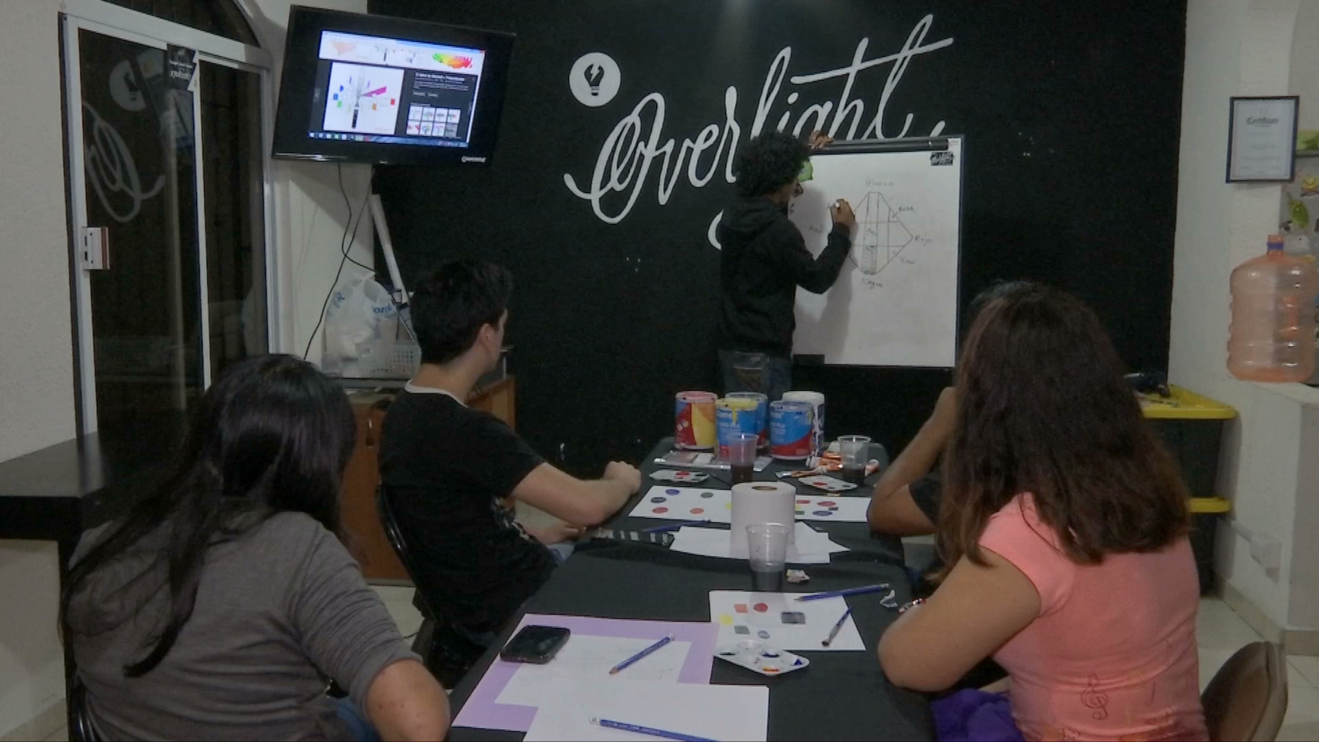 “Overlight” oferta  interesantes cursos para niños y adolescentes