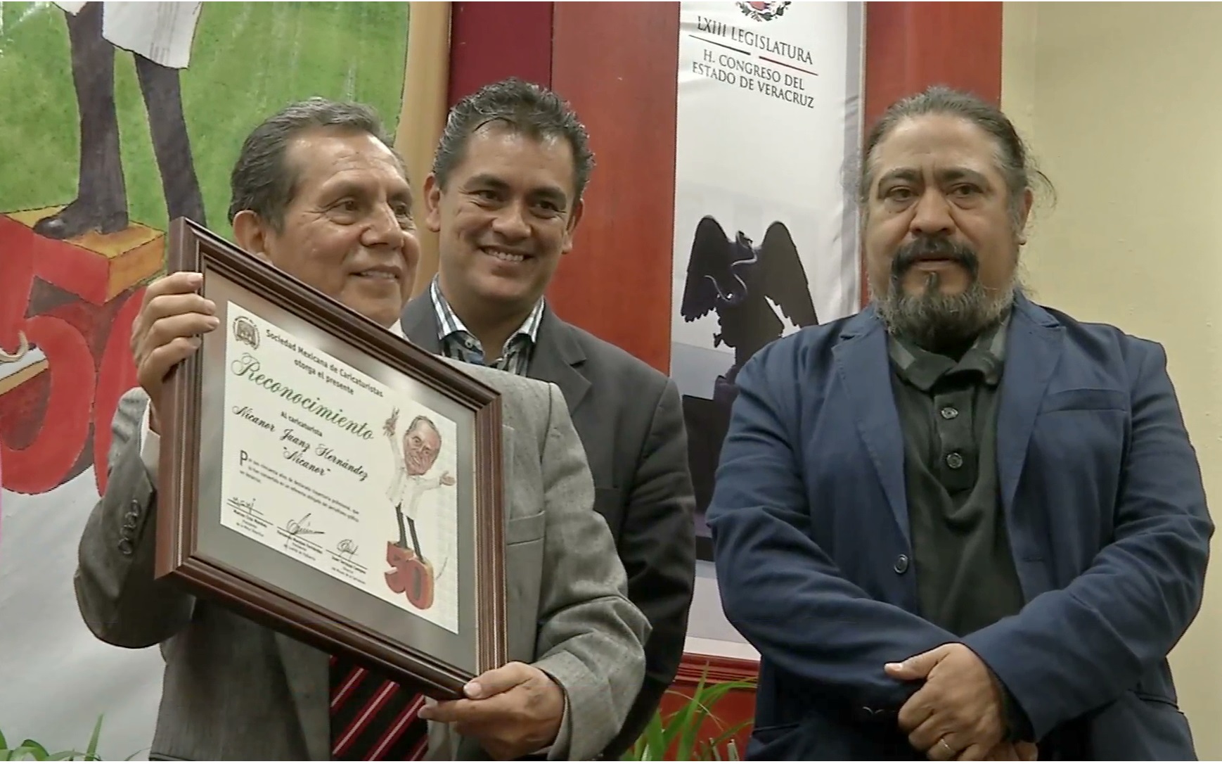 El caricaturista Nicanor Juanz recibe reconocimiento por su trayectoria