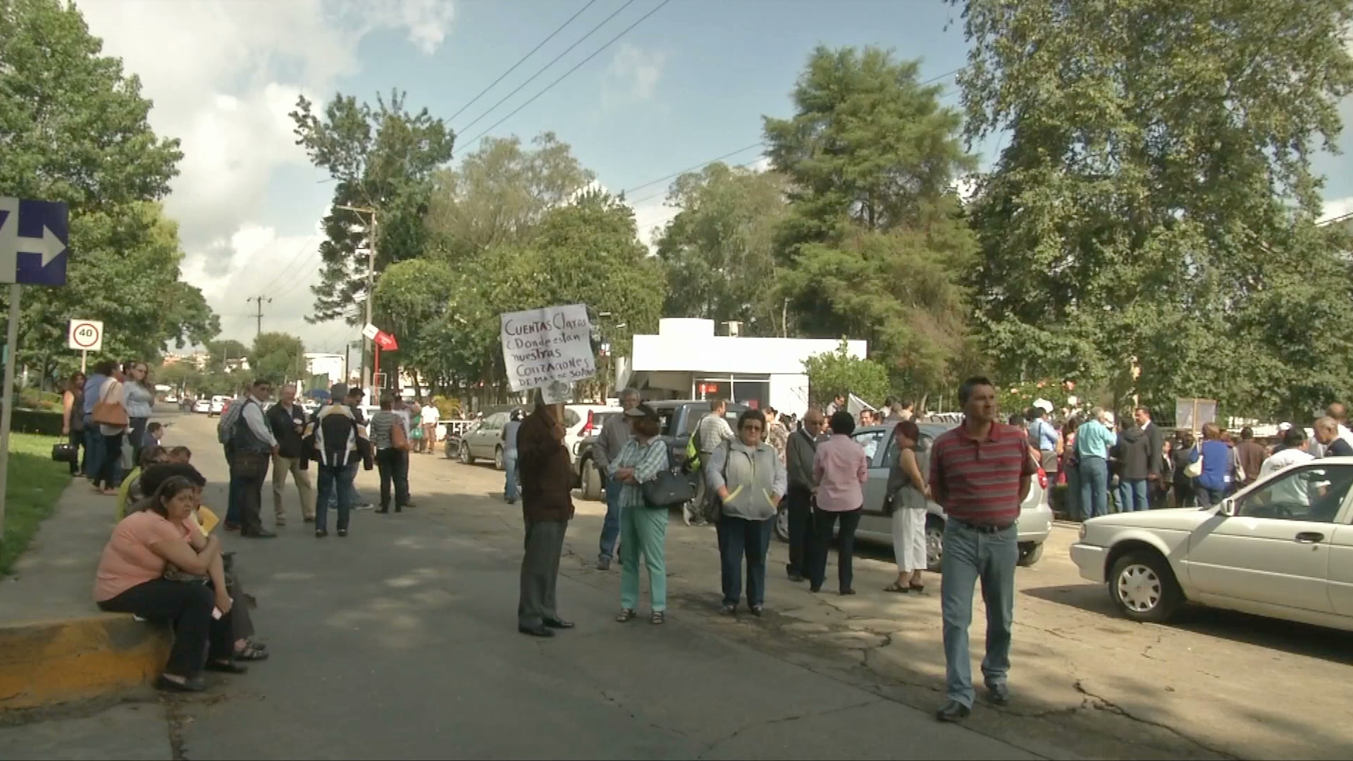 Pensionados retiran bloqueo en Finanzas