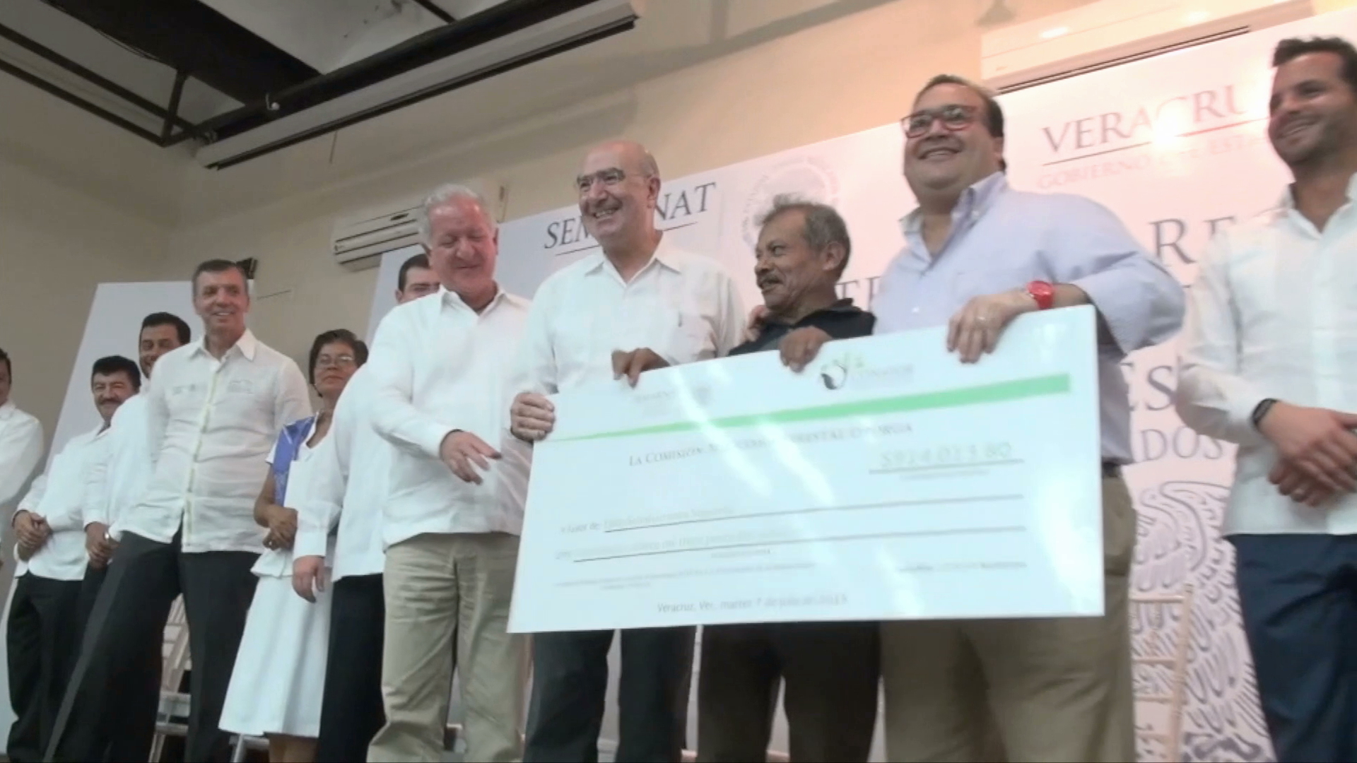 Entrega Semarnat recursos del programa Empleo Temporal