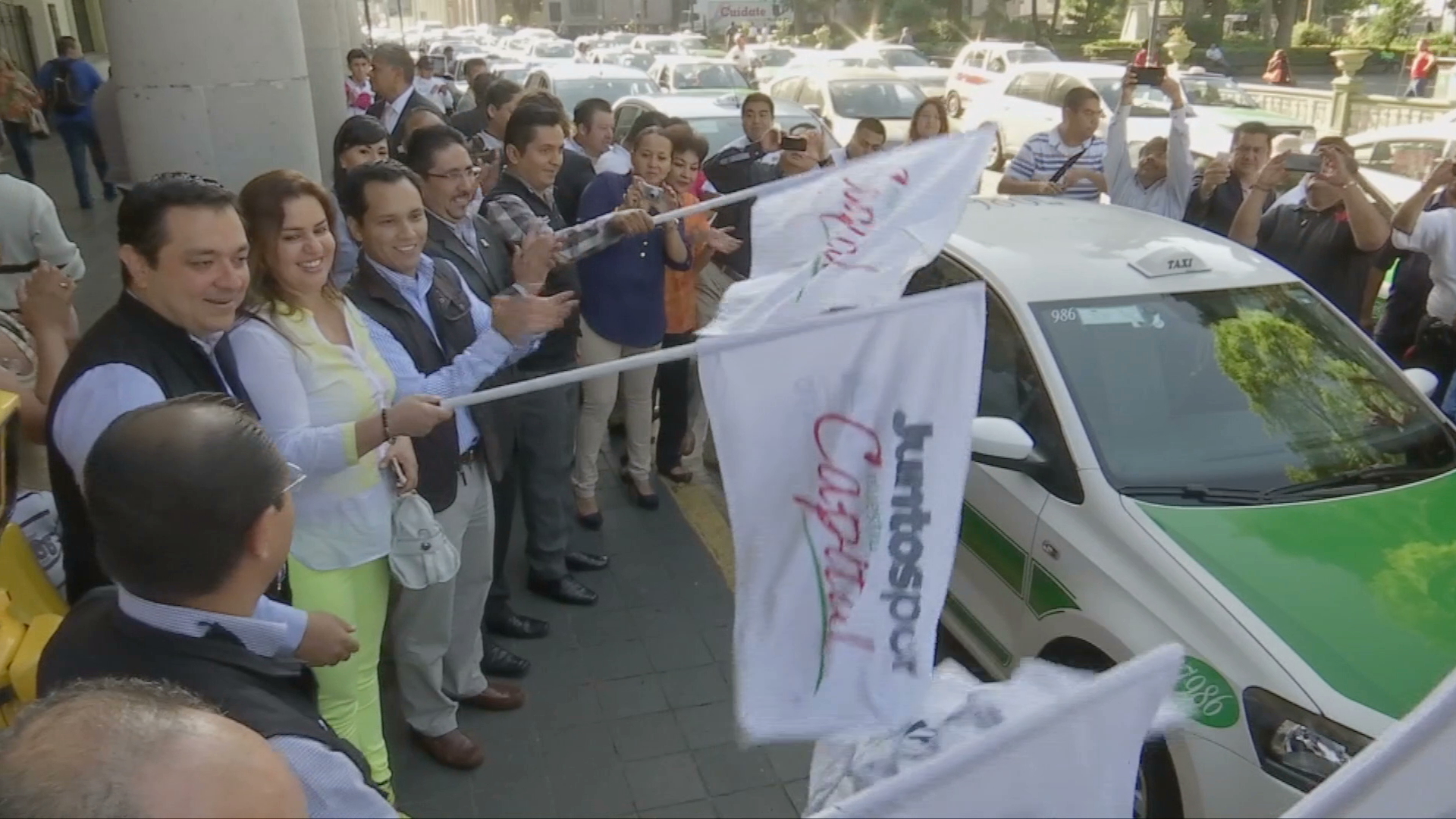 Dan banderazo de salida a Taxis Turísticos en Xalapa