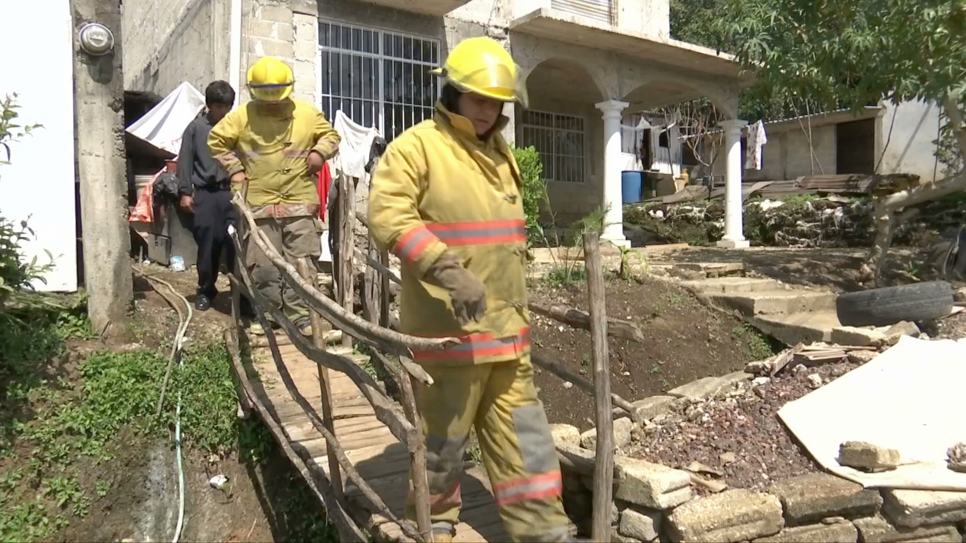 Valor y fraternidad distingue a los bomberos de Xalapa