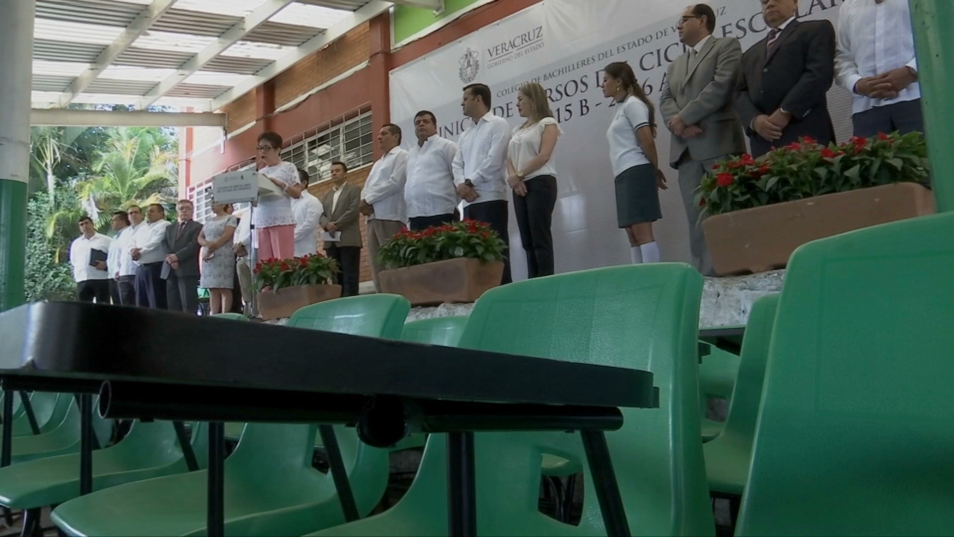 Entrega SEV 100 mil mesabancos al Cobaev