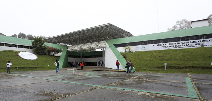 Trabajador exige pagos atrasados a la SEV