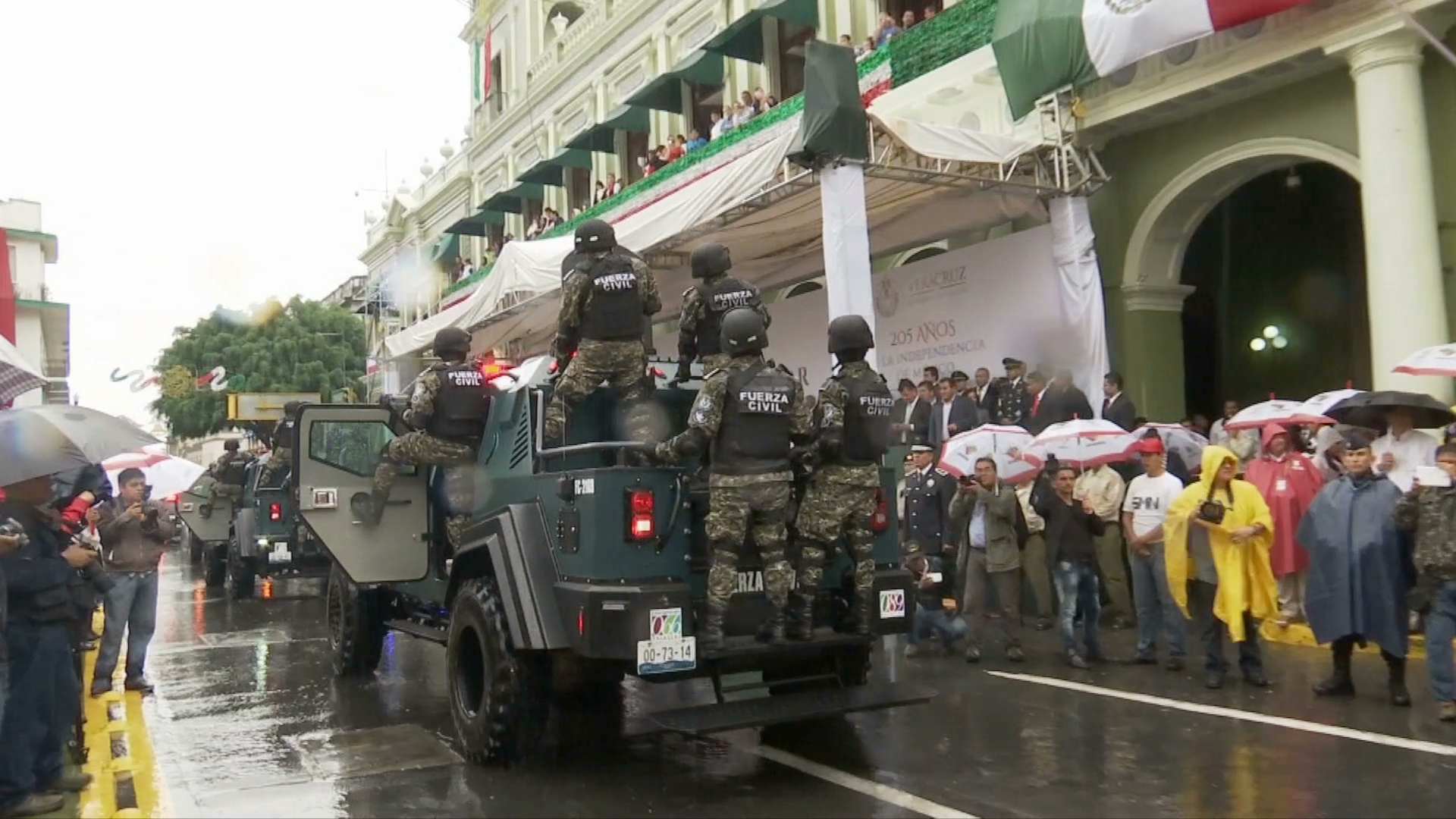 En orden se realizaron los desfiles por el 205 aniversario de la Independencia de México