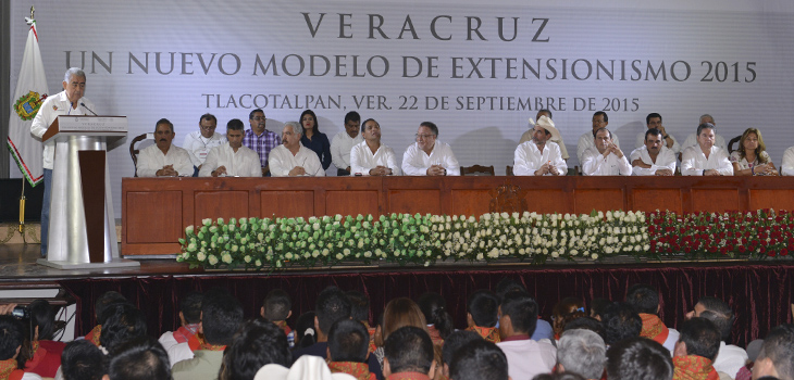 Rinden protesta nuevos extensionistas veracruzanos en favor de una mejor calidad en el campo