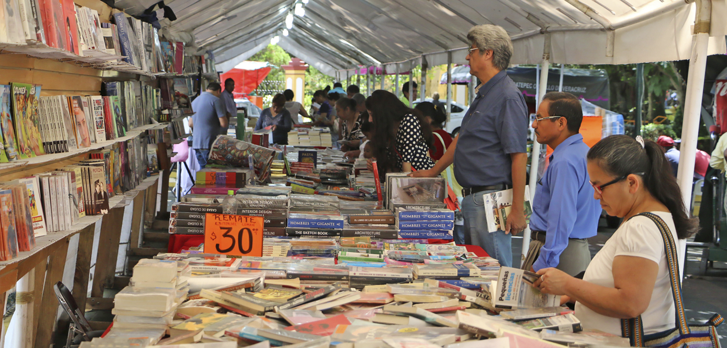 Con buena respuesta, inicia Feria de Libro de Remates en Coatepec