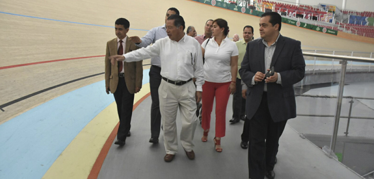 Recorren servidores públicos y empresarios el Velódromo de Xalapa