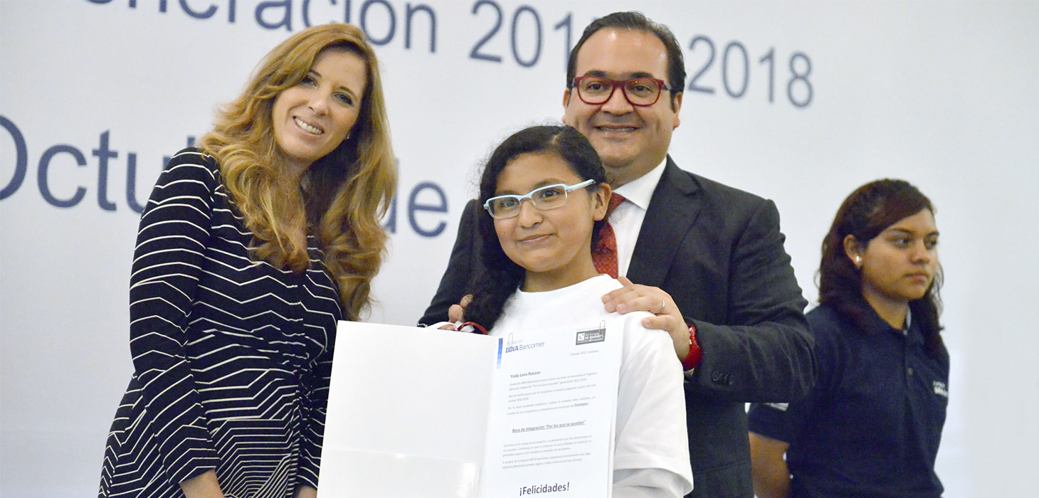 Entrega Javier Duarte Becas de Integración Por los que se quedan