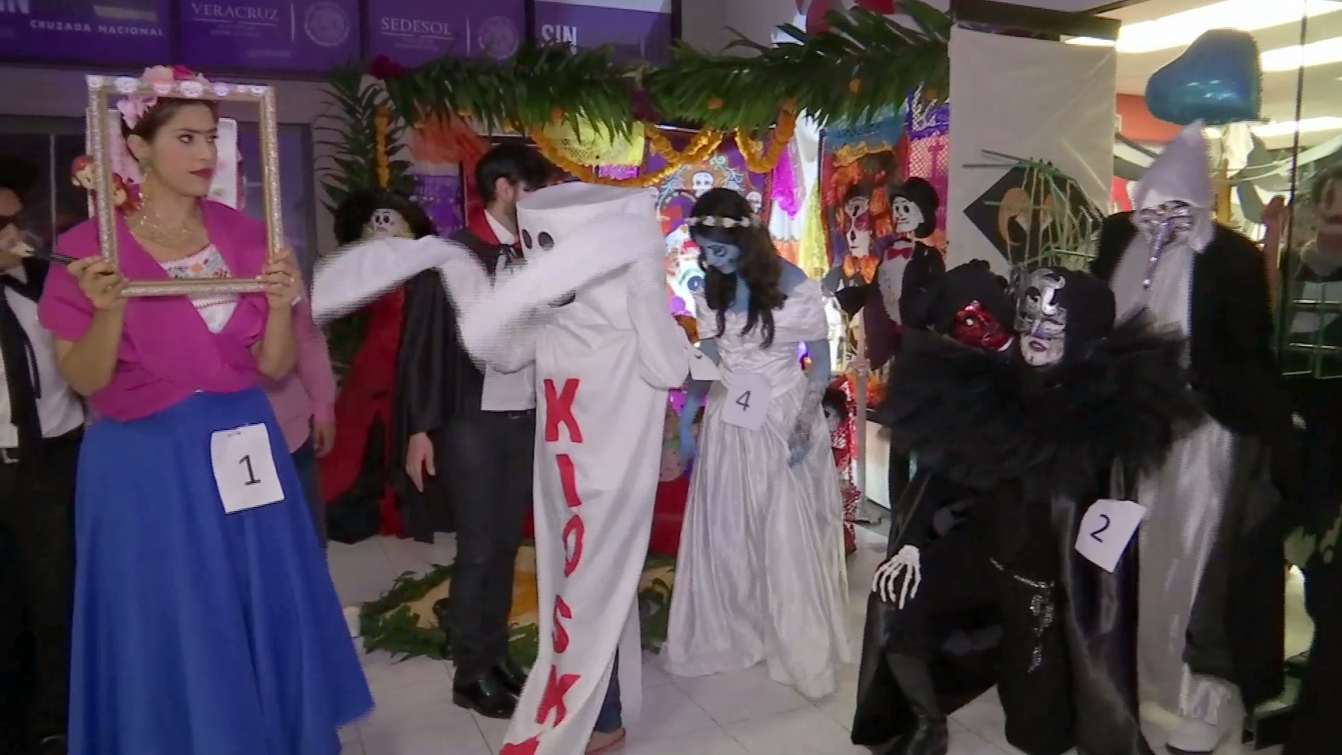 Exitoso concurso de disfraces en la escuela Kiosk de Xalapa