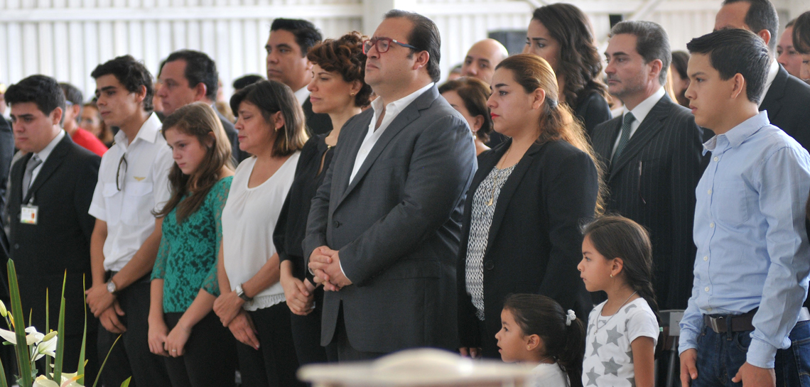 Acompañan Javier Duarte y Karime Macías a familiares de pilotos fallecidos
