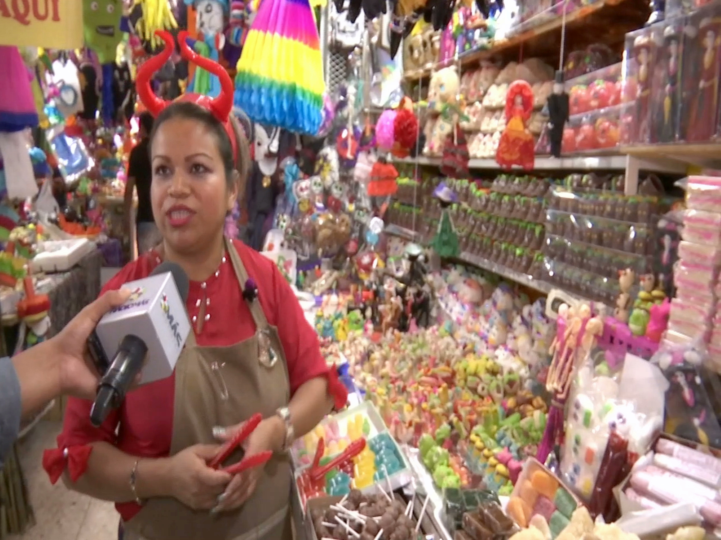 Buenas ventas de calaveras de azúcar y papel picado en el Jáuregui
