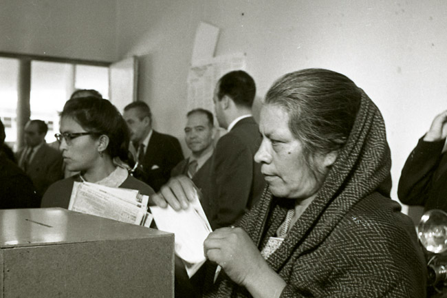 Celebran 62 años del derecho al voto de la mujer