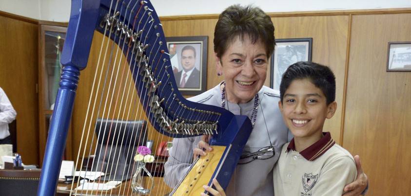 Niño músico representará a Veracruz en Festival de arpas en Italia