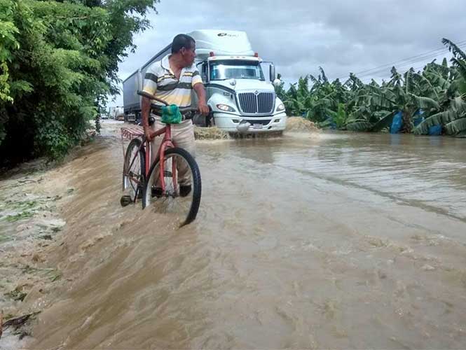 Lluvias provocan inundaciones en 10 comunidades de Tabasco