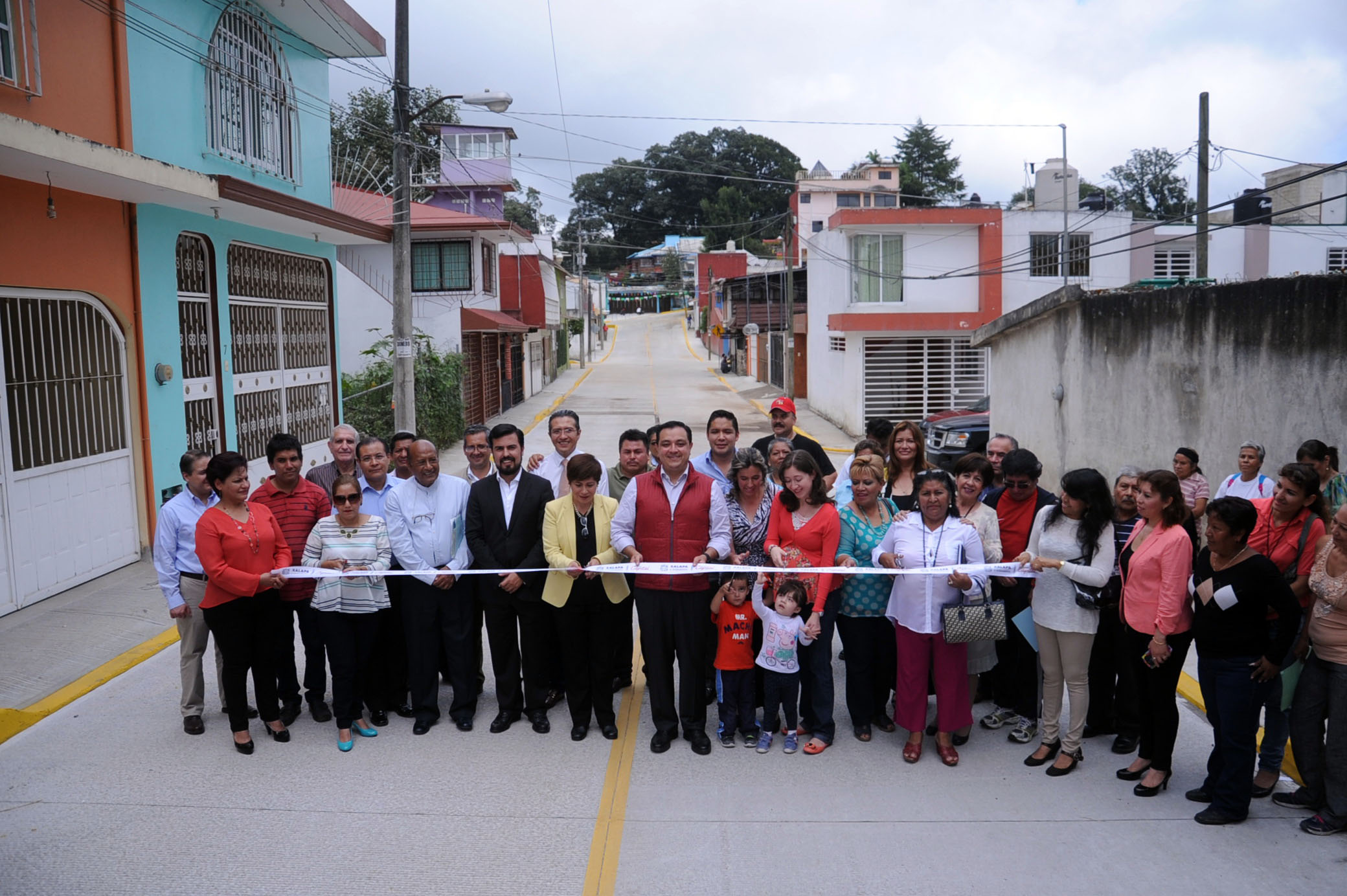 Inaugura Américo Zúñiga pavimentación hidráulica en la calle Manuel Buendía