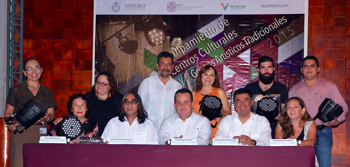 Entregan equipamiento a espacios escénicos de casas de Cultura