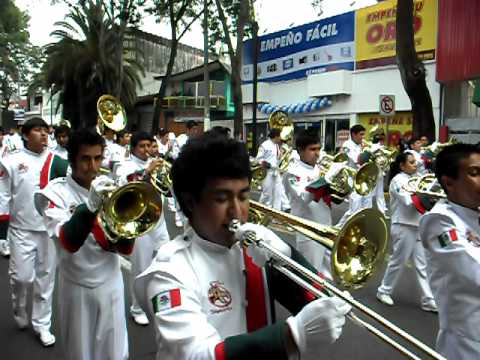 Dragones Marching Band invita a donar ropa abrigadora para el invierno