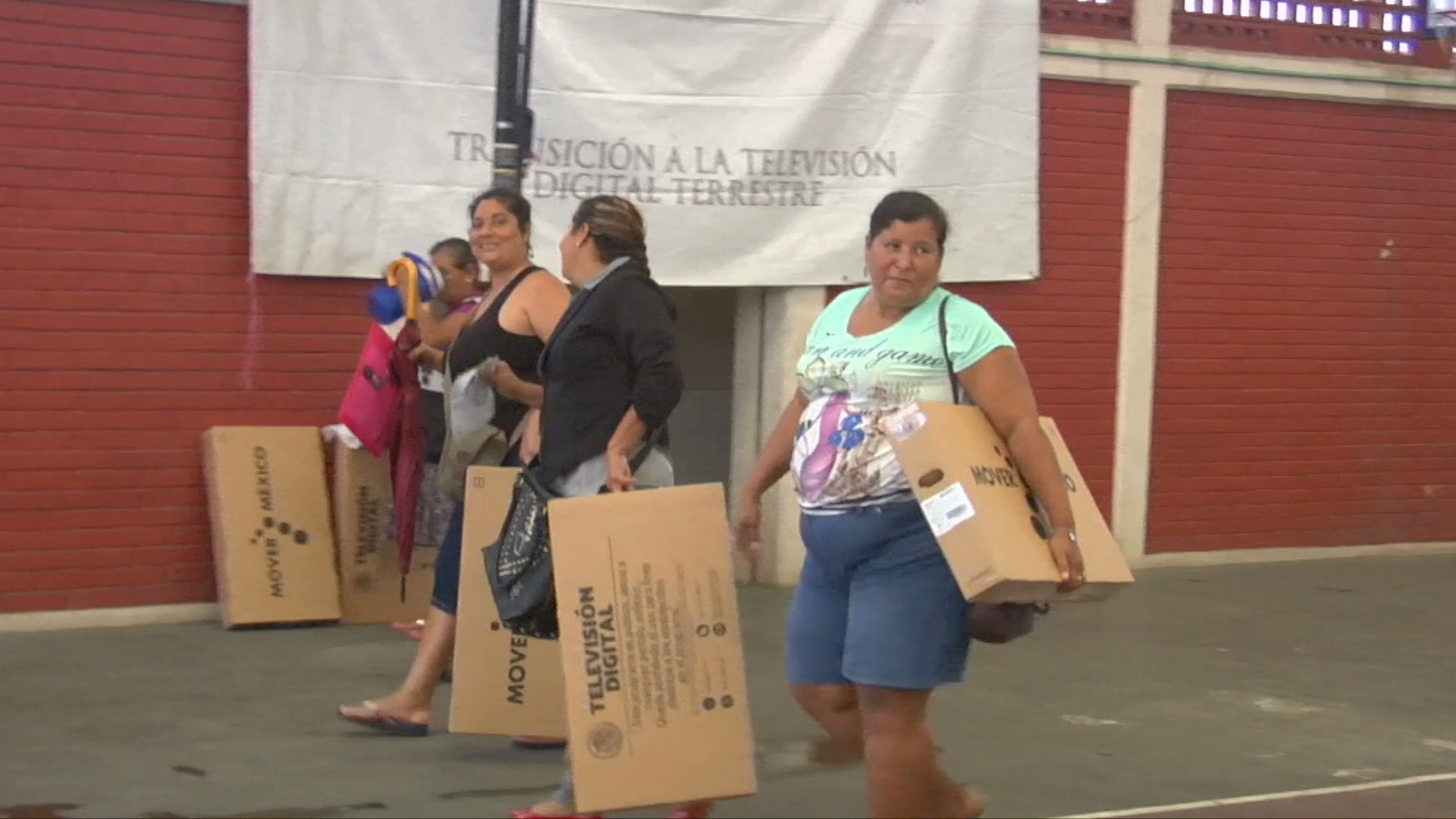 Entregan televisores digitales en la ciudad de Veracruz