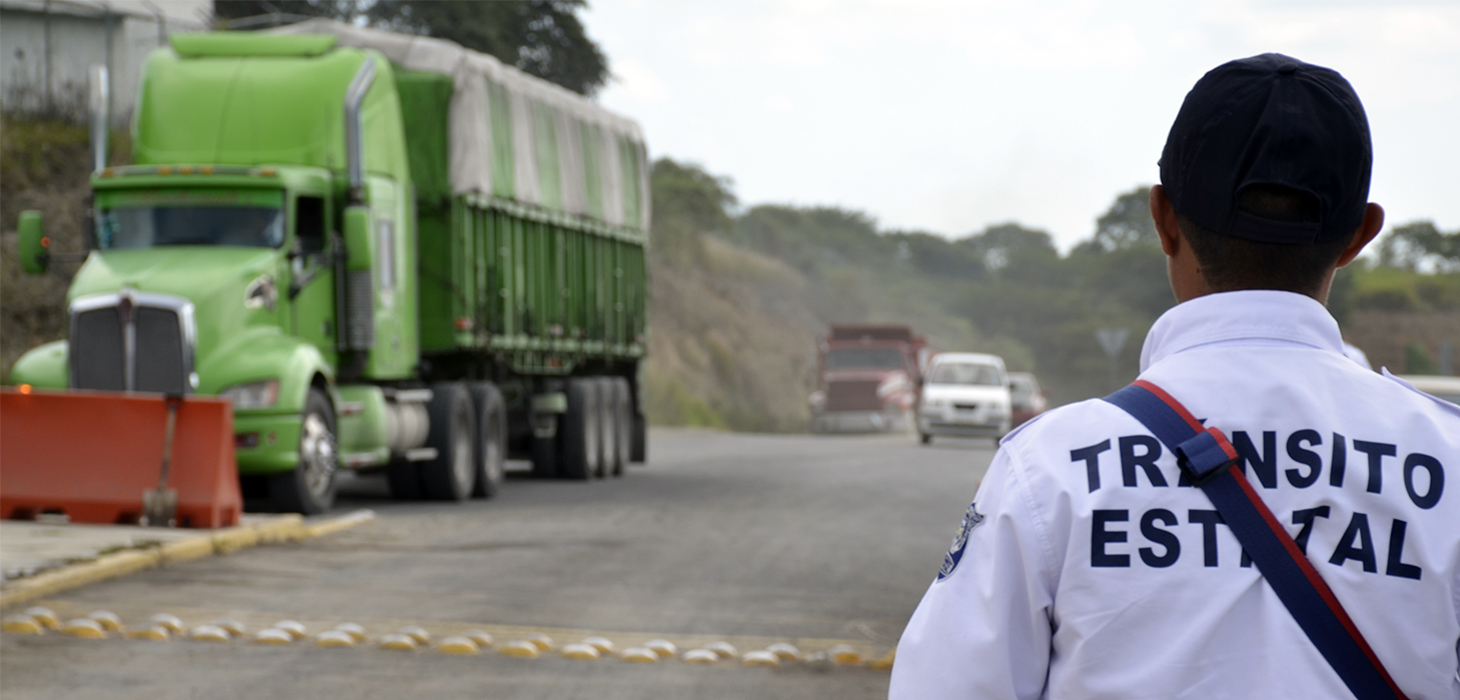 Regula DGTSV la circulación de tráileres por Xalapa