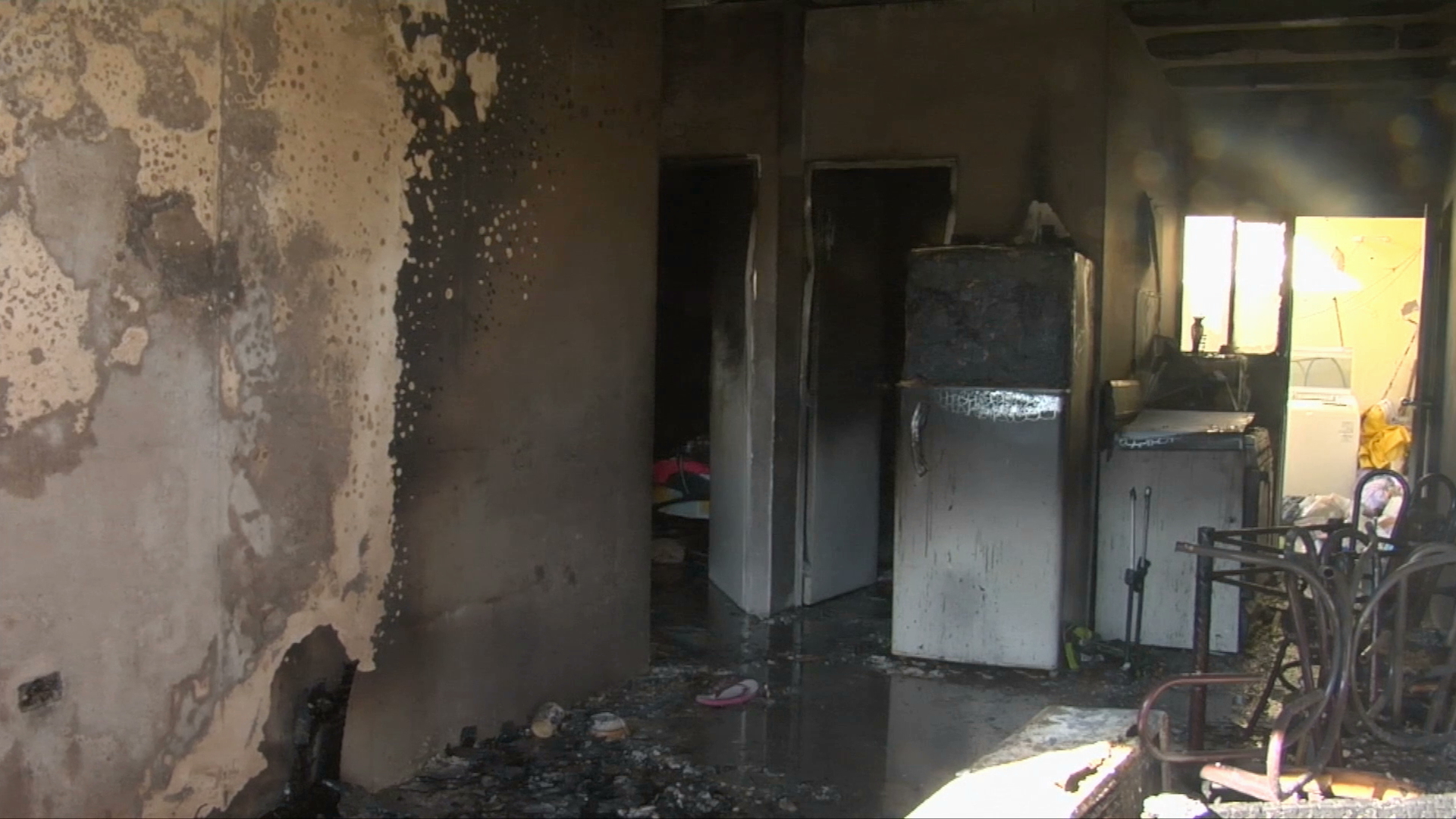 Salvan a dos niños de incendio en Colinas de Santa Fe
