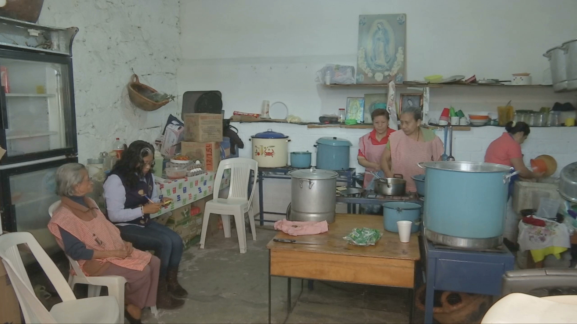 Cocineras voluntarias atienden a peregrinos guadalupanos en El Dique