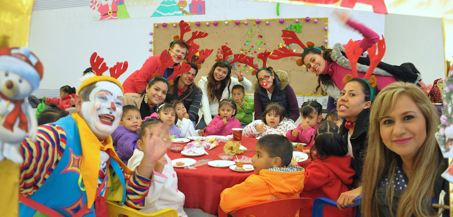 Celebran niñas y niños de Conecalli la tradicional posada navideña