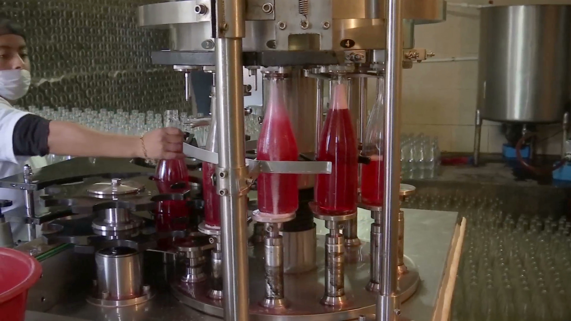 En Las Vigas conservan la elaboración artesanal de sidras y embutidos