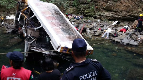 Dan de alta a más lesionados del accidente en el río Atoyac